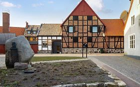 Litet gathus mitt i Ystad